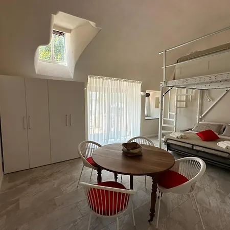 Palazzo Del Vescovo *